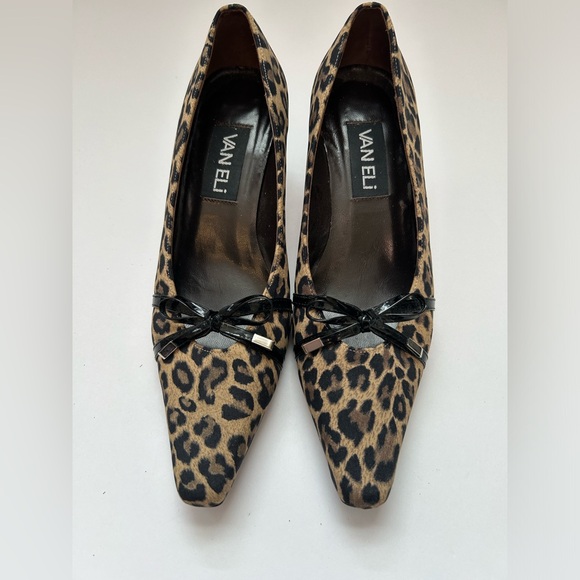 VanEli spool heel pumps in leopard print with black bow detail size 6-1/2. - Picture 7 of 9